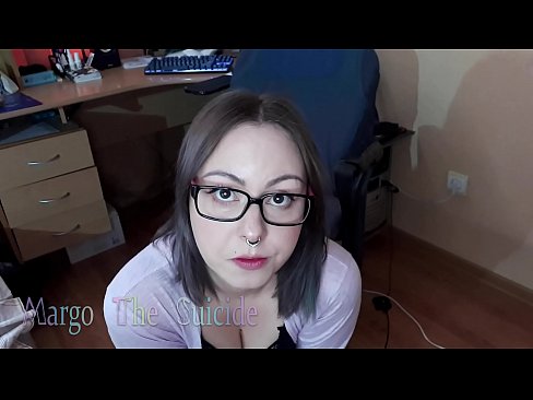 ❤️ Көзілдірік киген сексуалды қыз камерада дилдоны терең сорып алады ☑ Порно бойынша бізде ❌❤